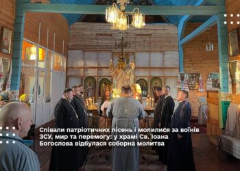 Співали патріотичних пісень і молилися за воїнів ЗСУ, мир та перемогу: у храмі Св. Іоана Богослова відбулася соборна молитва