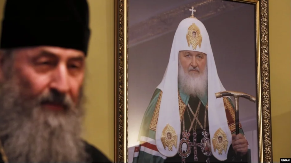 (Голова УПЦ (Московського патріархату) митрополит Онуфрій (Березовський) у своїй резиденції в Києво-Печерській лаврі. А на стіні – портрет Московського патріарха Кирила, глави Російської православної церкви. Київ, 4 січня 2017 року)