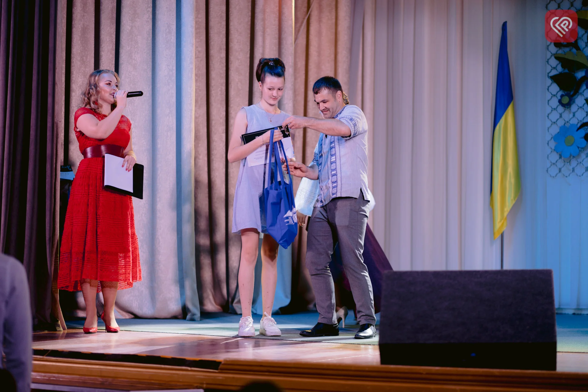 - Віталій Коцур провів нагородження переможців II ( обласного) етапу Всеукраїнського конкурсу-захисту учнівських науково-дослідницьких робіт учнів-членів МАН за 2021-2022 навчальний рік: