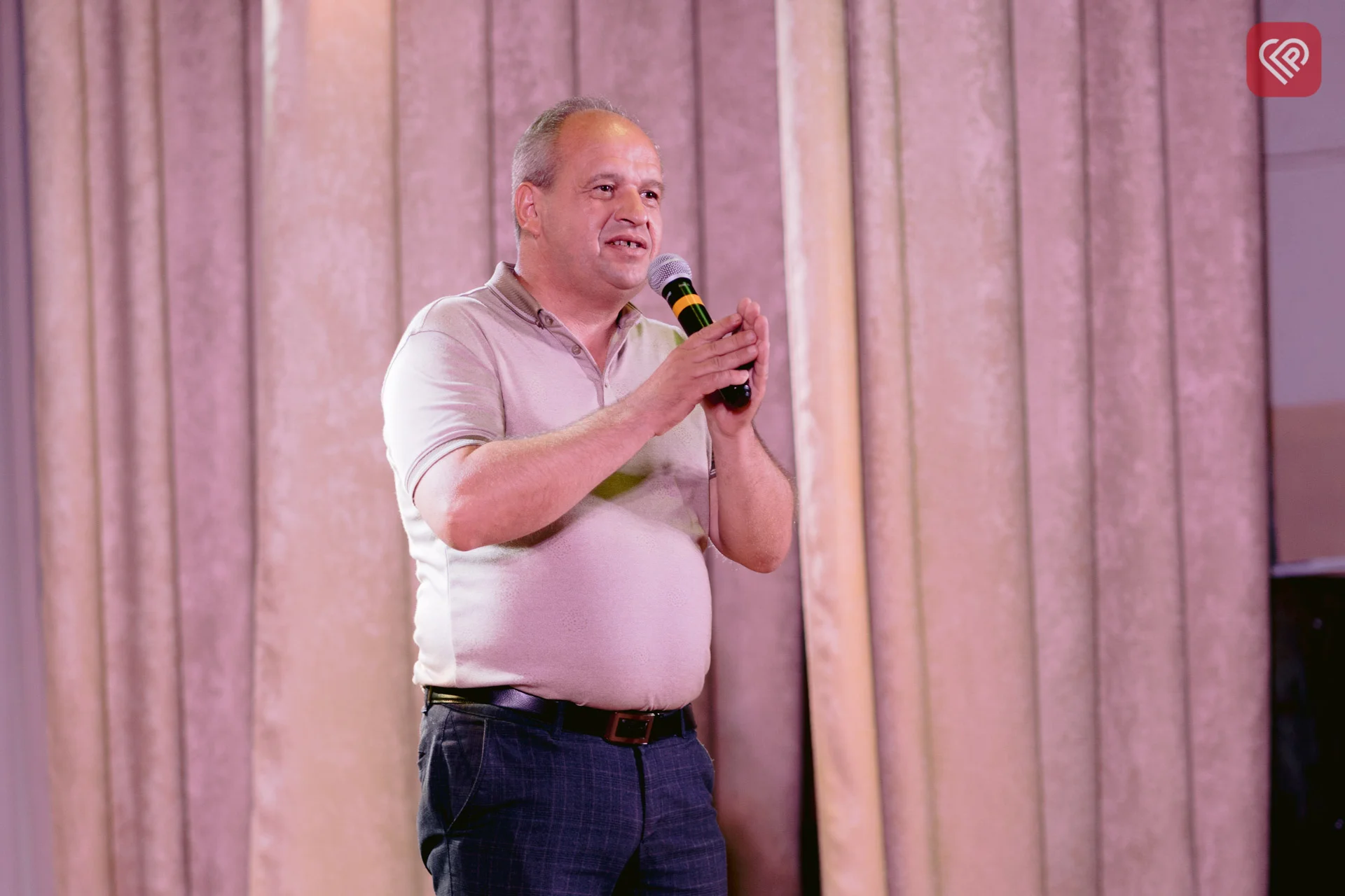 - нагородження 9 випускників срібними медалями «За досягнення в навчанні» провів начальник відділу освіти Переяславської міської ради Петро Миколайович Ярмоленко: