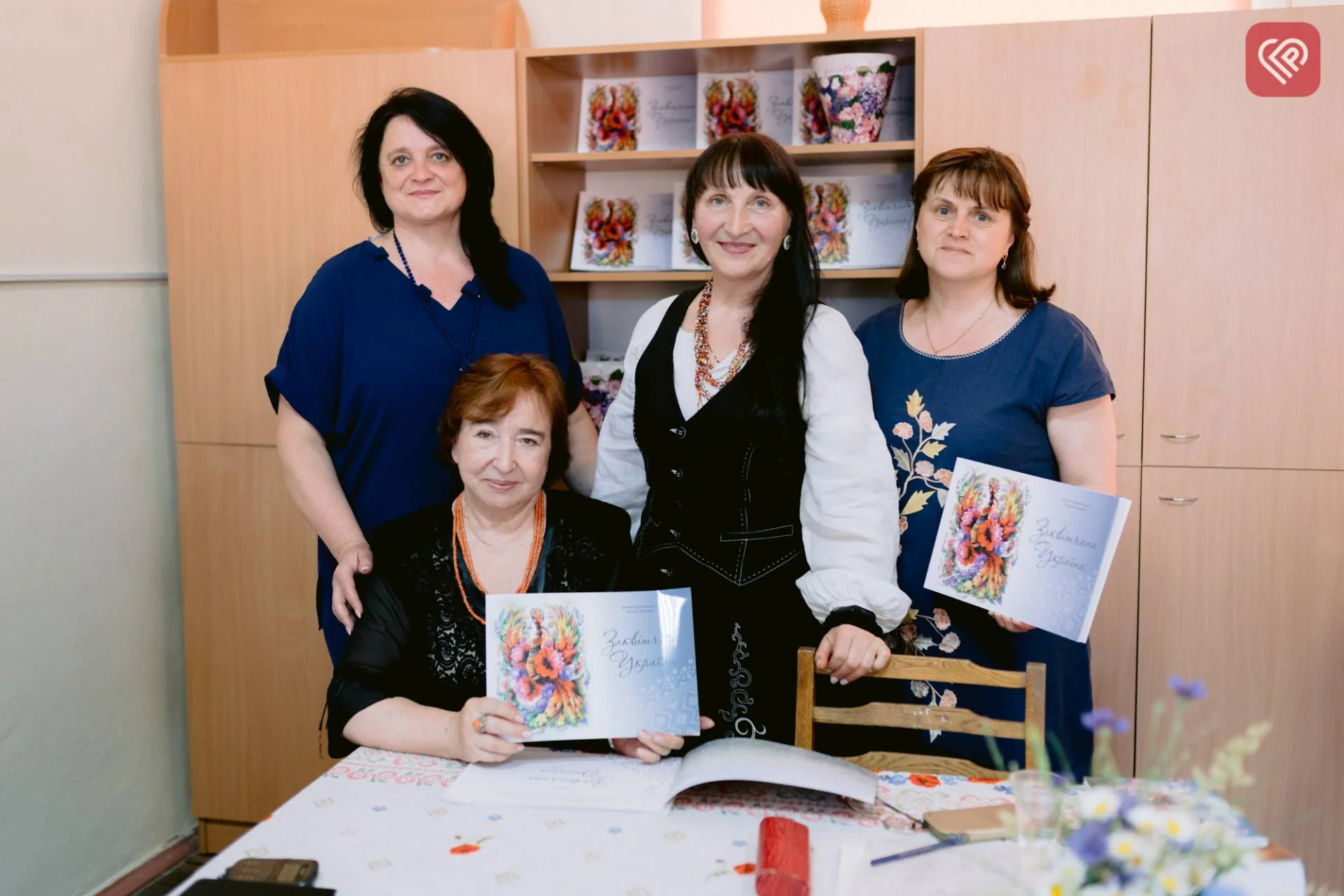 художній альбом "Заквітчана Україна"