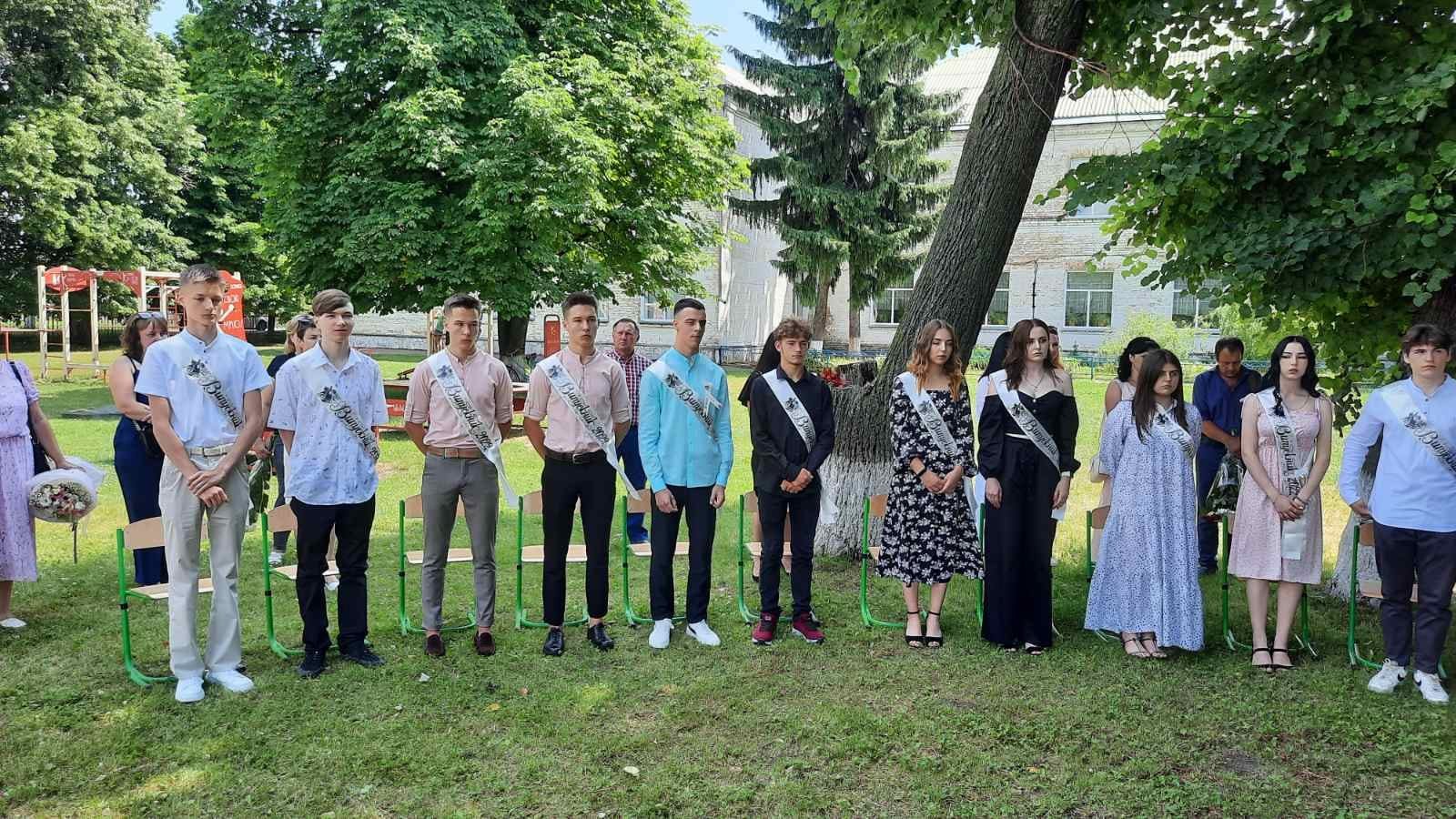 зі школою попрощалися учні 9-11 класів ЗОШ І-ІІІ ступенів №3