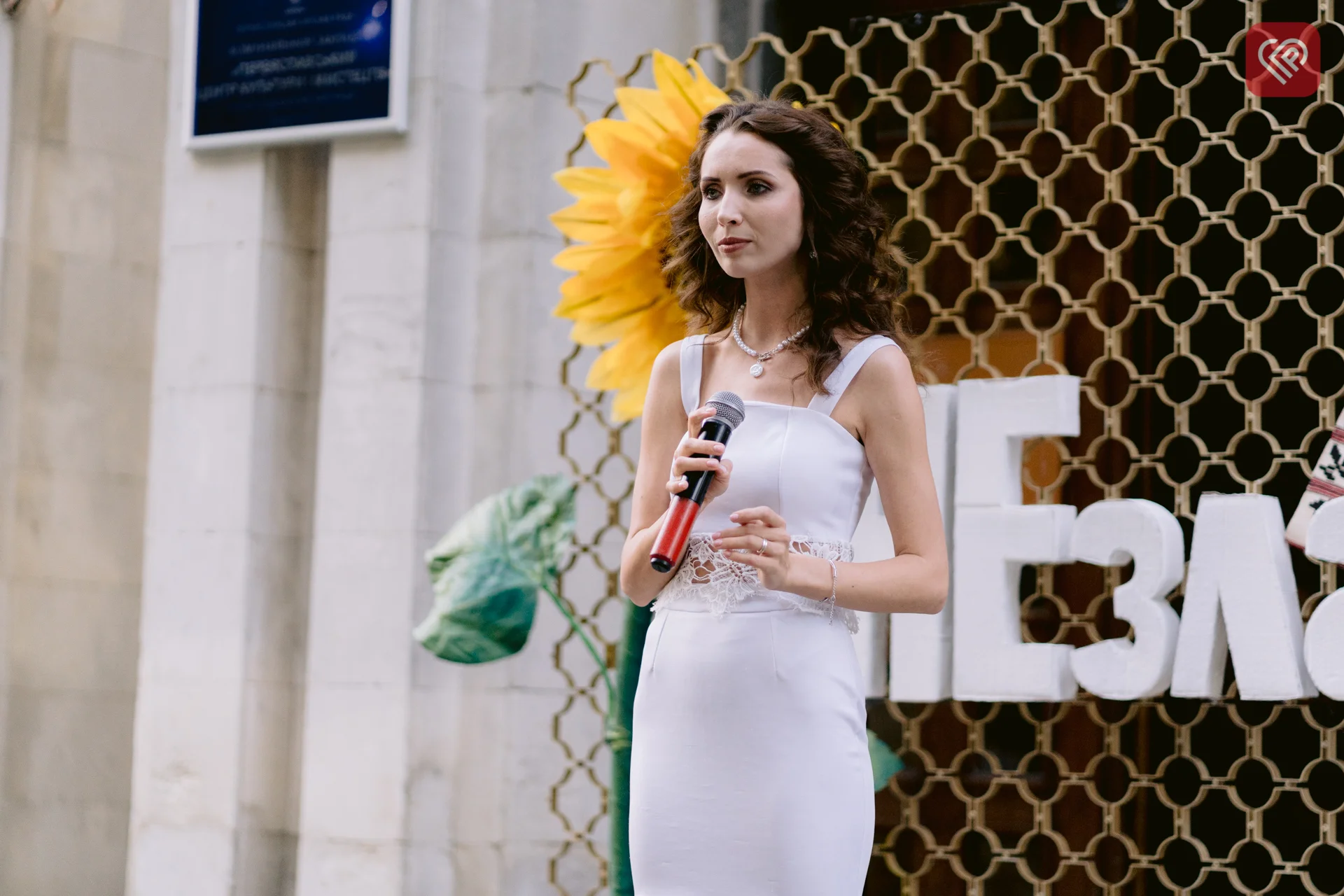 БФ «Переяслав» і митці ЦКМ об’єдналися для допомоги людям, що евакуювалися з окупації та території бойових дій – ярмаркували й дарували таланти (фото)