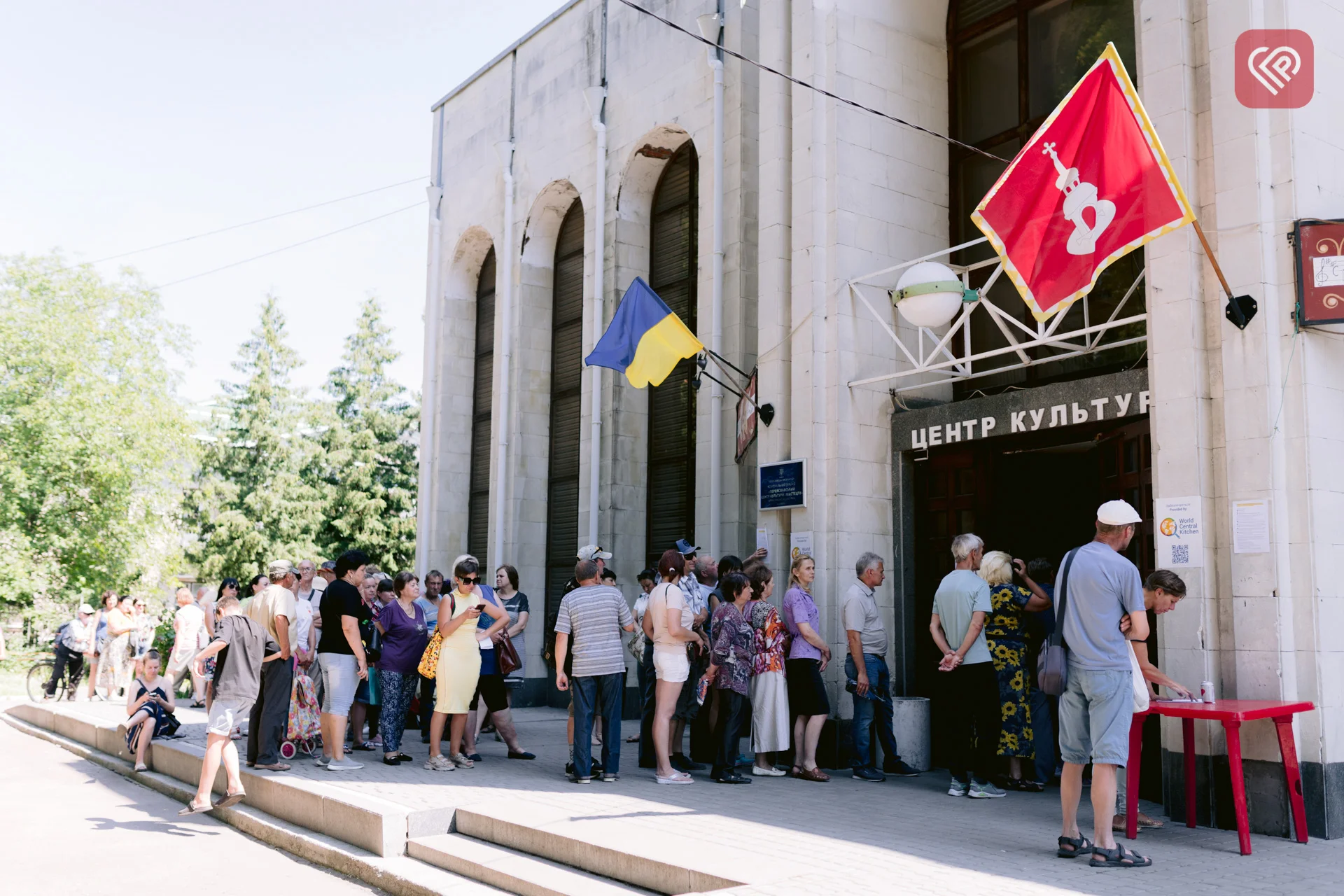 Продуктові набори від «World Central Kitchen» роздають ВПО у Переяславі