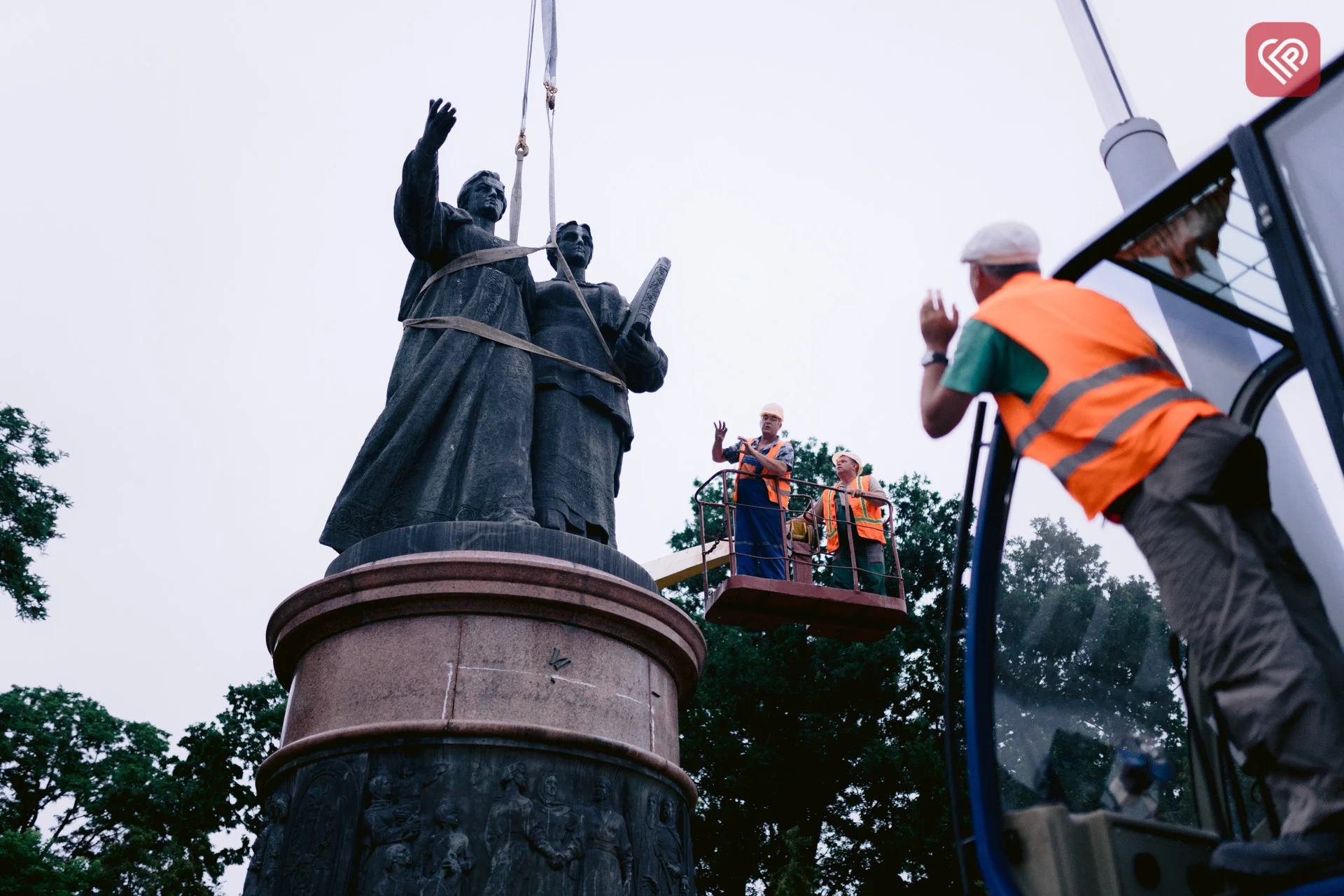 у Переяславі демонтували пам’ятник «возз’єднання» України з росією