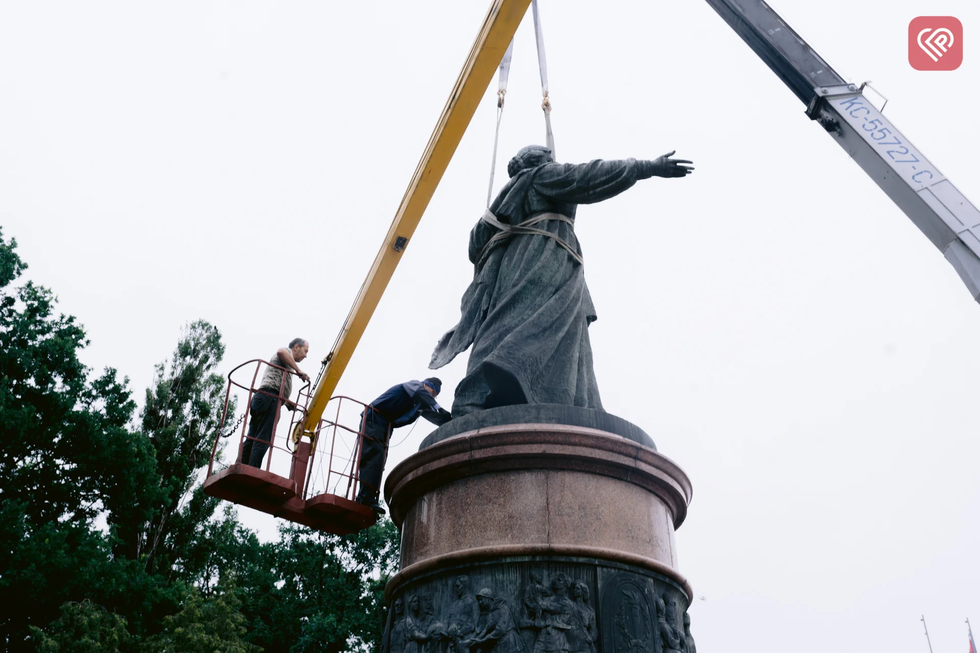у Переяславі демонтували пам’ятник «возз’єднання» України з росією