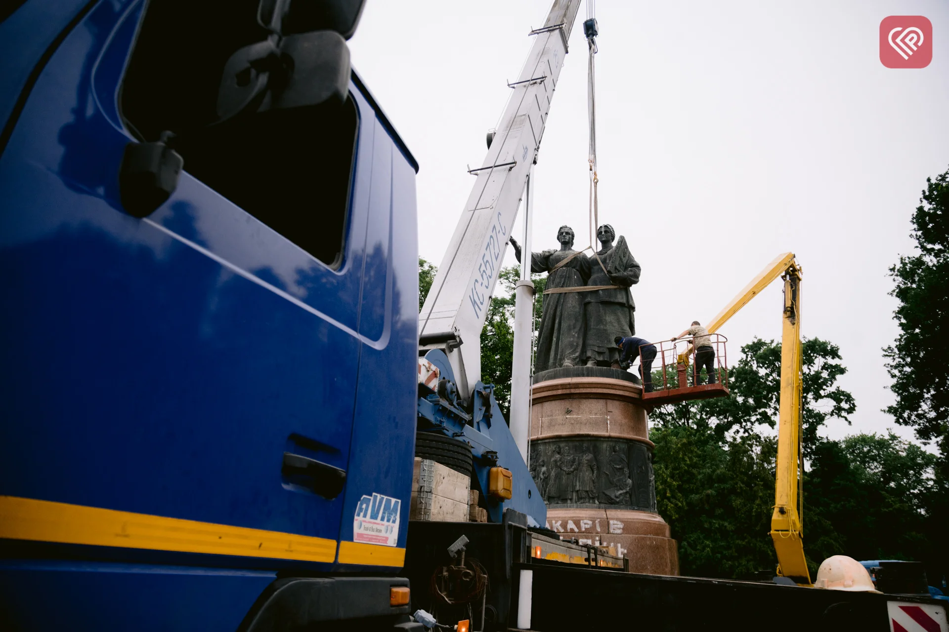 у Переяславі демонтували пам’ятник «возз’єднання» України з росією