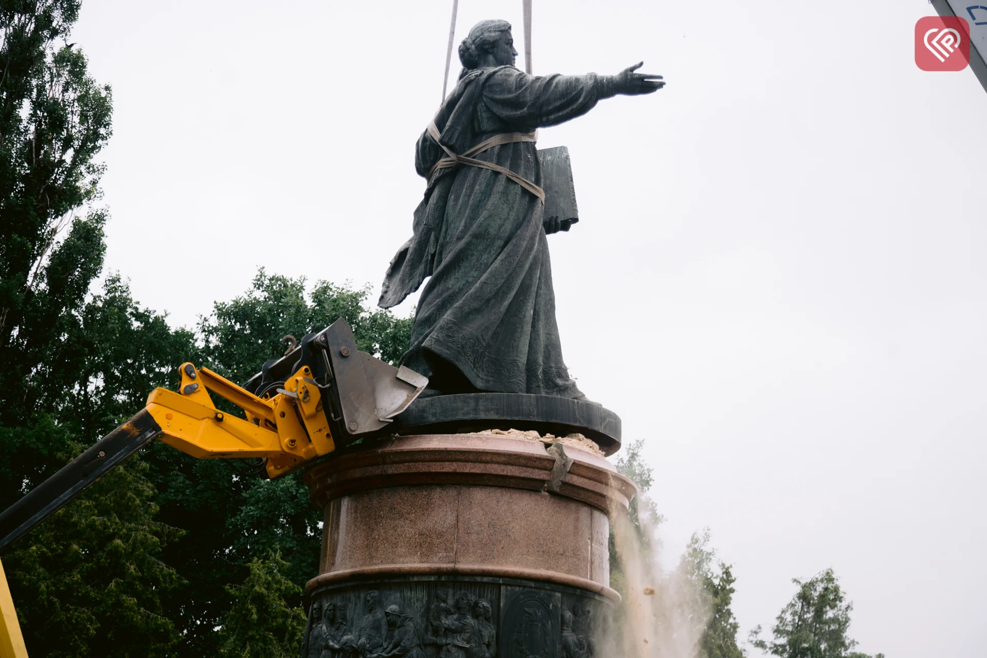у Переяславі демонтували пам’ятник «возз’єднання» України з росією