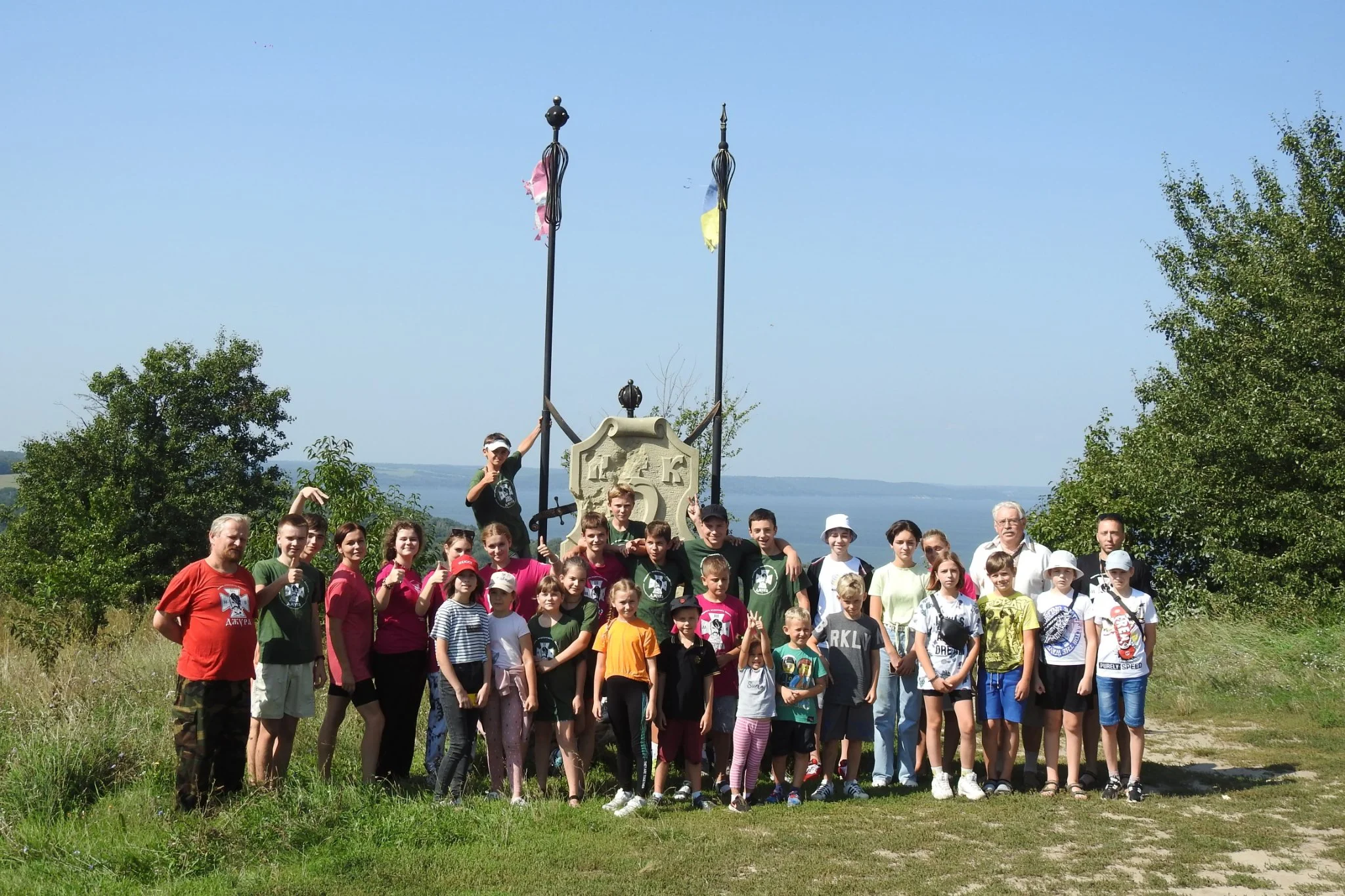 Юні джури з Переяслава відвідали Трахтемирів та вклонилися пам’яті козацьких могил (фото)
