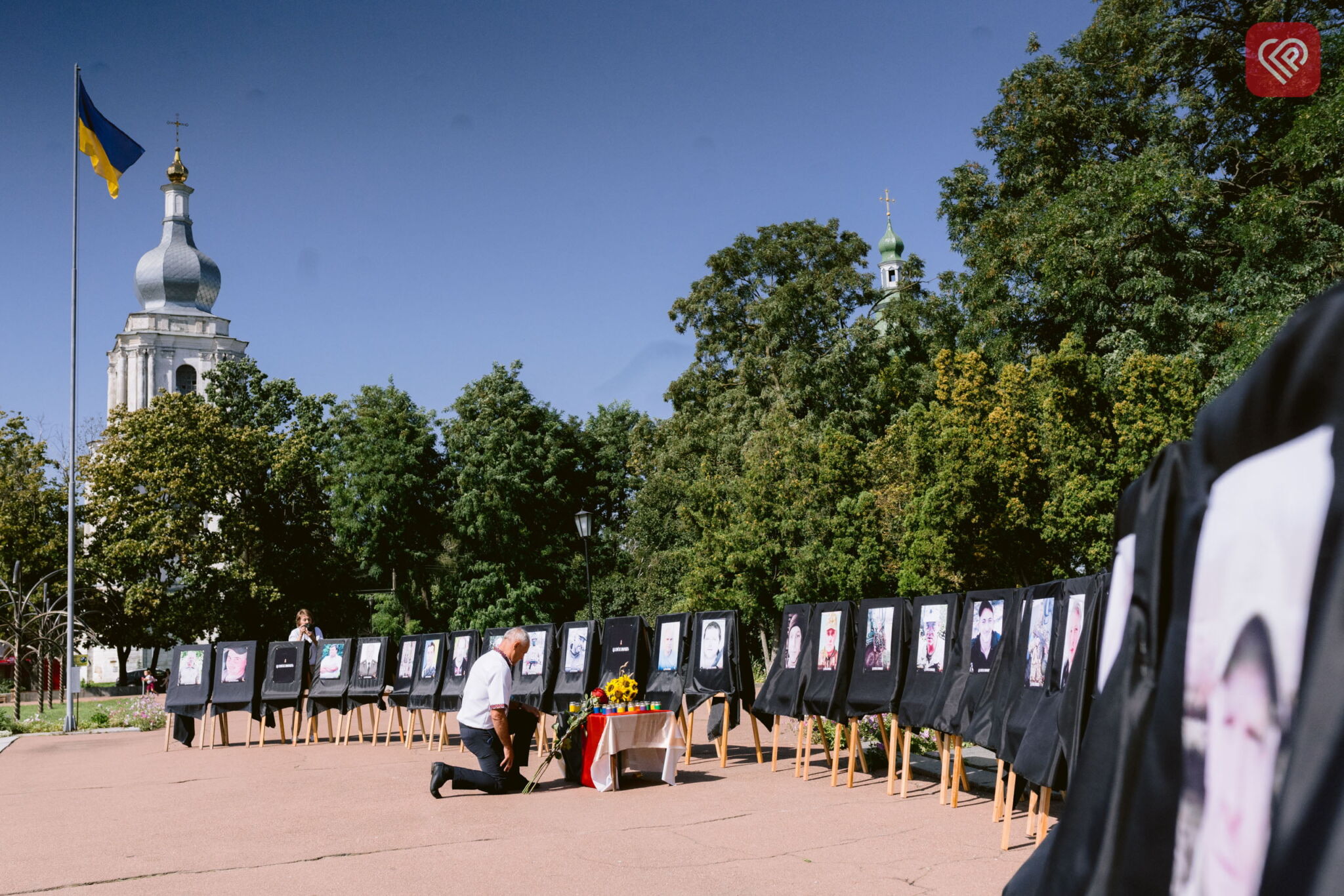 «Наші Люди»: у середмісті Переяслава можна подякувати за свободу і незалежність полеглим захисникам біля інсталяції у їх пам’ять