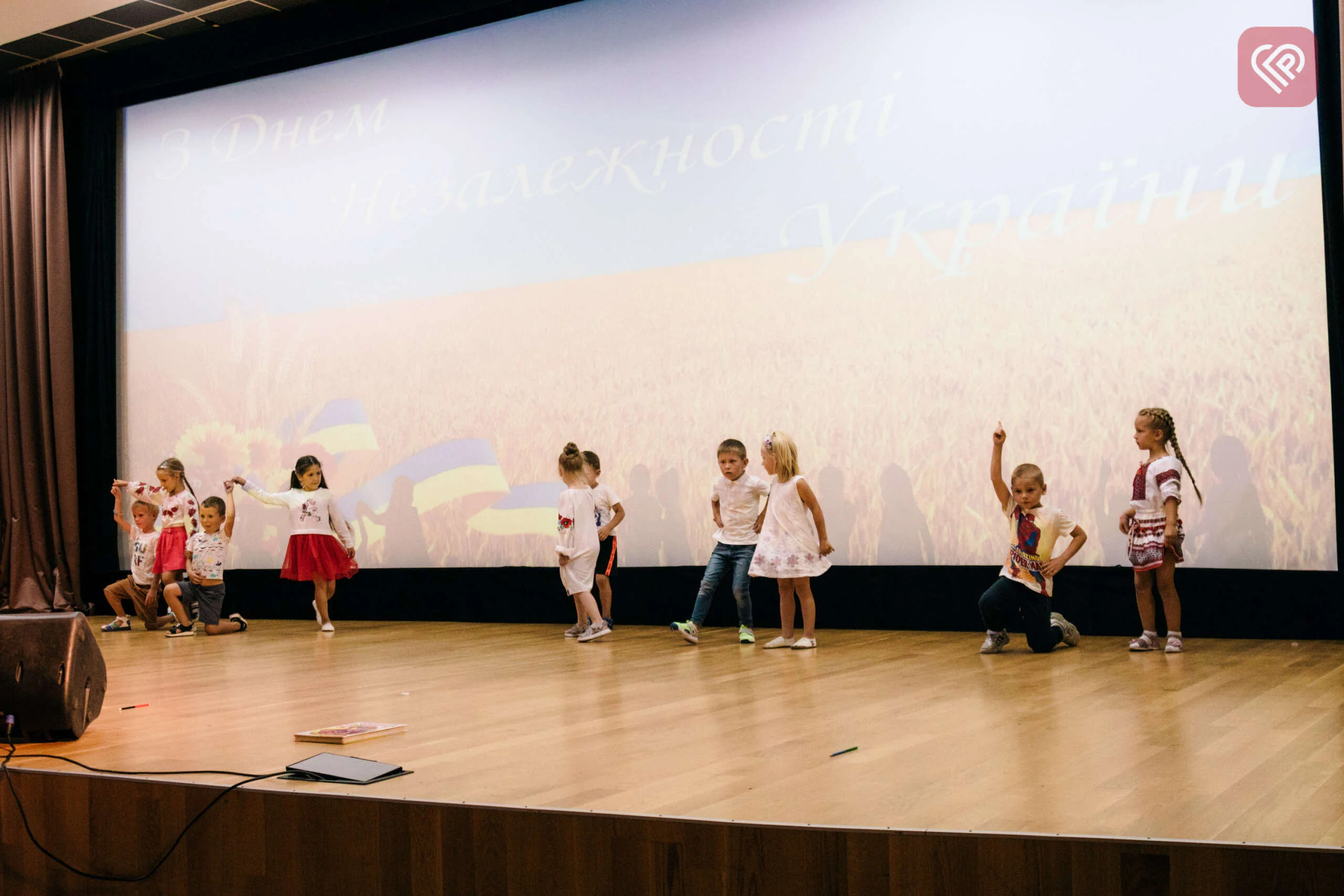 Переселенці на Переяславщині відзначили 31-шу річницю Незалежності авторським концертом (фото)