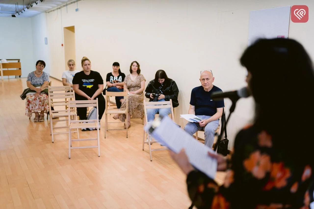 «Живе слово – як молитва»: у Переяславі відбулася перша літературна зустріч у новому форматі (фото)