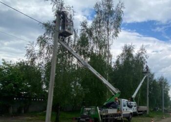 Через вчорашню негоду на Київщині постраждали енерговузли – енергетики активно працюють, аби ліквідувати наслідки