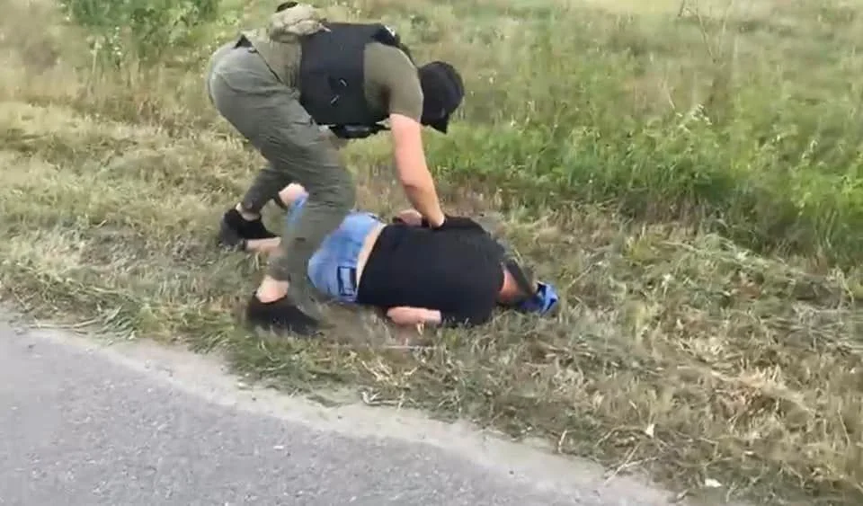 Поліція Київщини в Ковалині затримала торговця боєприпасами: вилучено зброю, набої та гранати