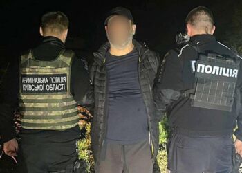 Кинув гранату на подвір’я: Поліція Київщини затримала чоловіка за замах на вбивство