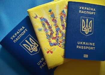 Уряд вдосконалив процедуру продовження строку дії закордонних паспортів: що змінилося