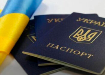 Українці можуть використовувати прострочені паспорти та посвідки на проживання протягом війни: ділимося деталями
