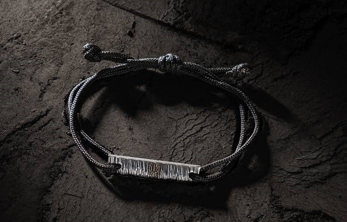 Символ незламності: UNITED24 презентували браслети з металу Азовсталі, кошти від продажу яких підуть на потреби ЗСУ