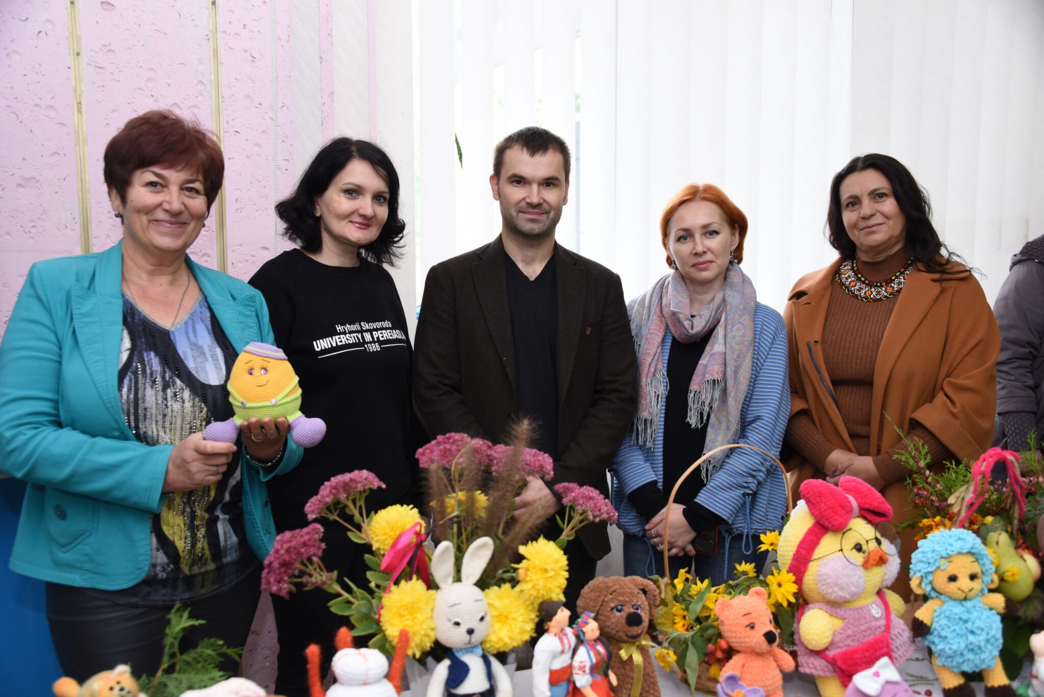 Творчість що допомагає захисникам: в університеті провели мистецьку акцію «Разом до перемоги»