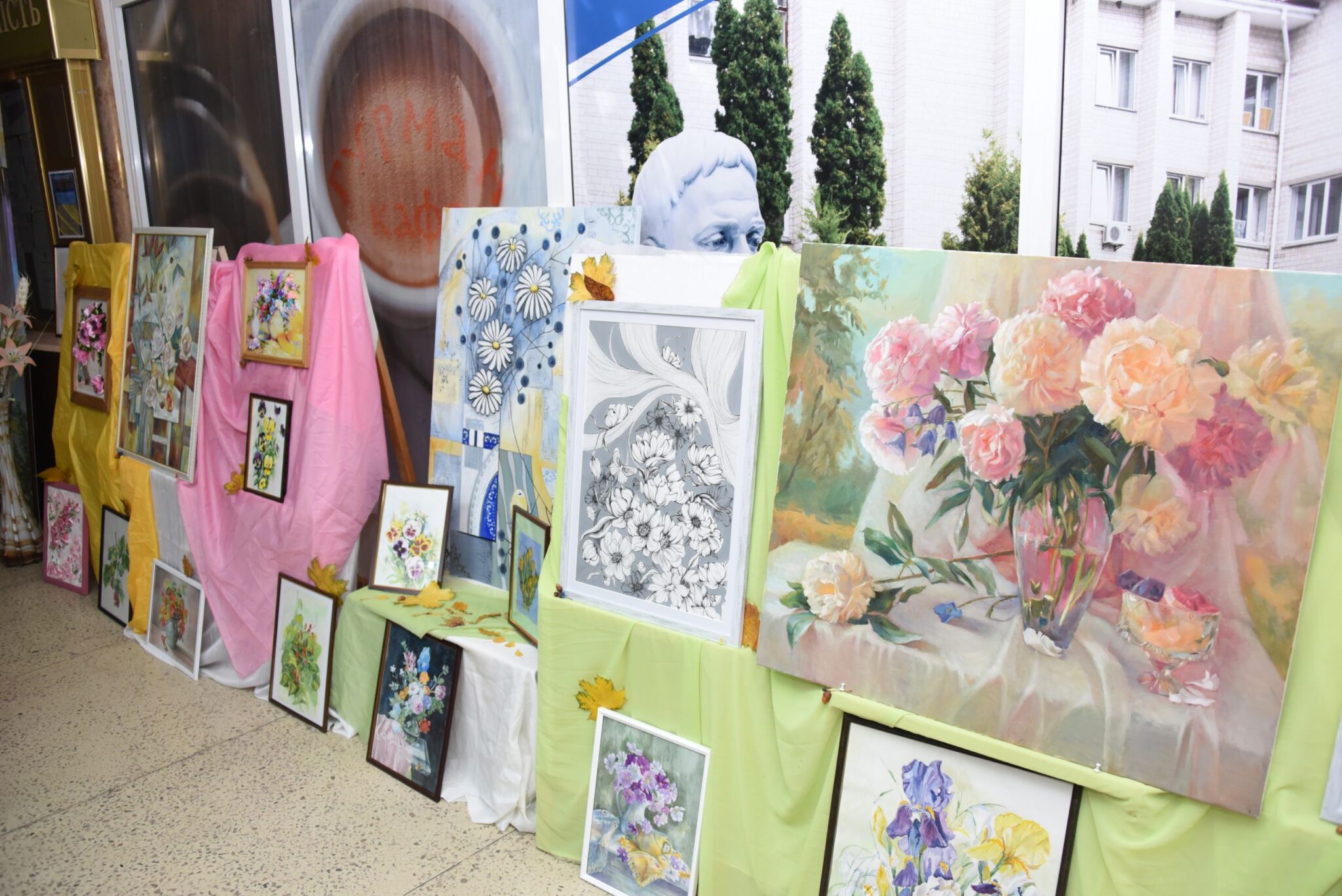 Творчість що допомагає захисникам: в університеті провели мистецьку акцію «Разом до перемоги»