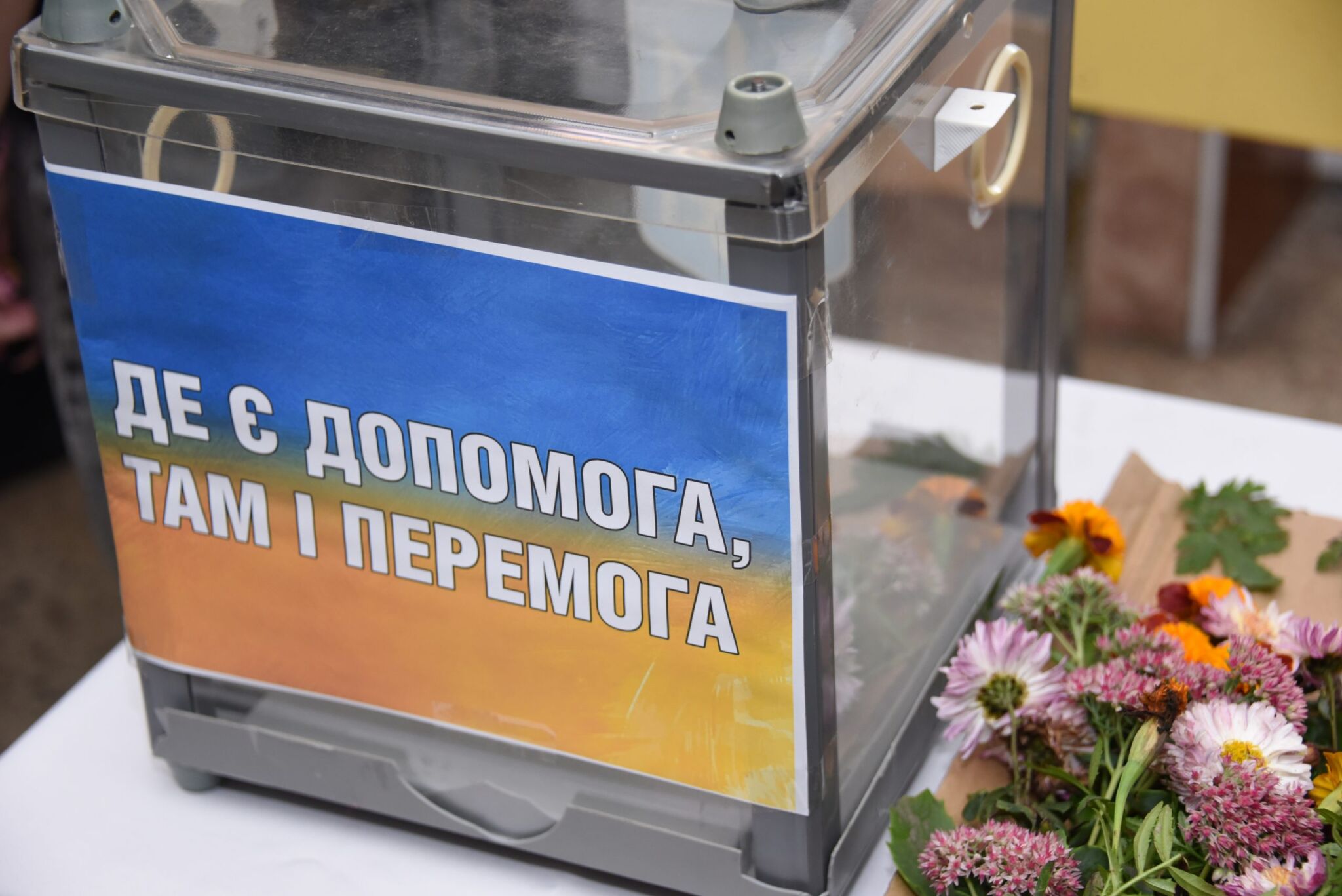 Творчість що допомагає захисникам: в університеті провели мистецьку акцію «Разом до перемоги»