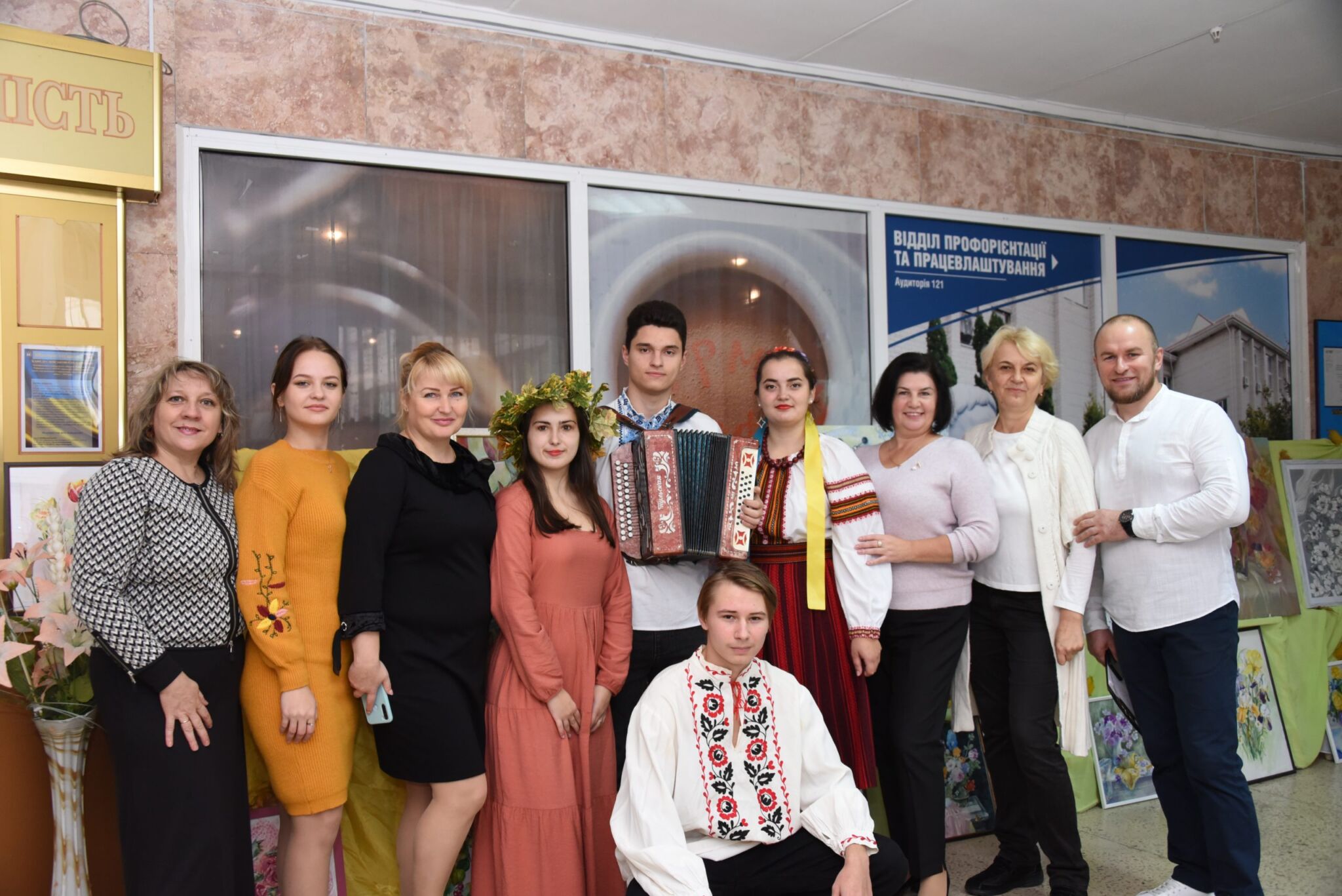 Творчість що допомагає захисникам: в університеті провели мистецьку акцію «Разом до перемоги»