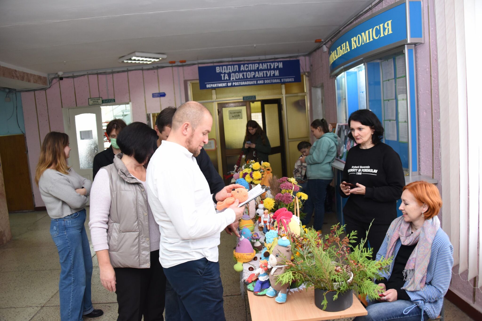 Творчість що допомагає захисникам: в університеті провели мистецьку акцію «Разом до перемоги»