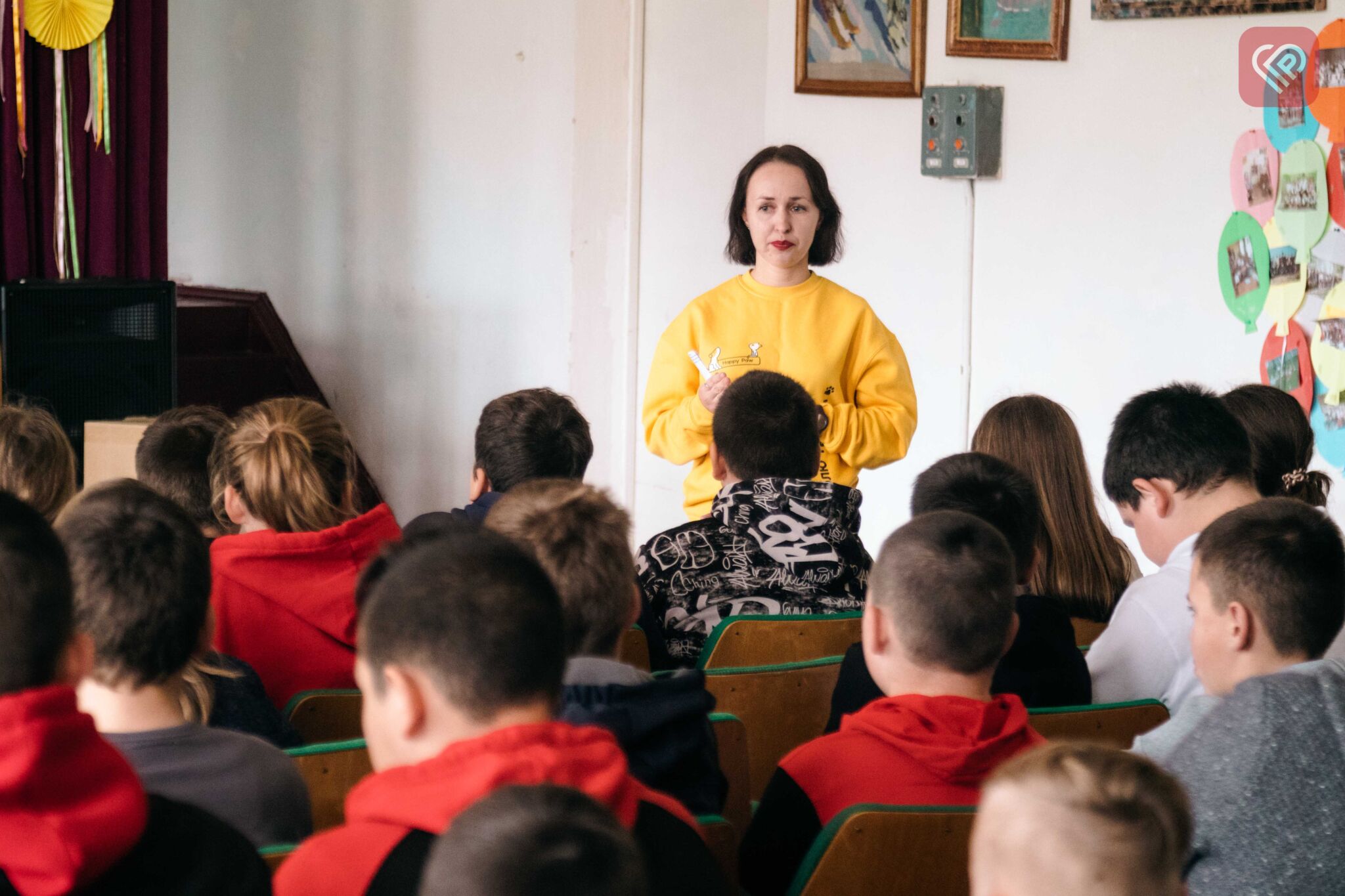 Ганна Плаван познайомила учнів із діяльністю переяславського притулку для собак «У добрі руки»