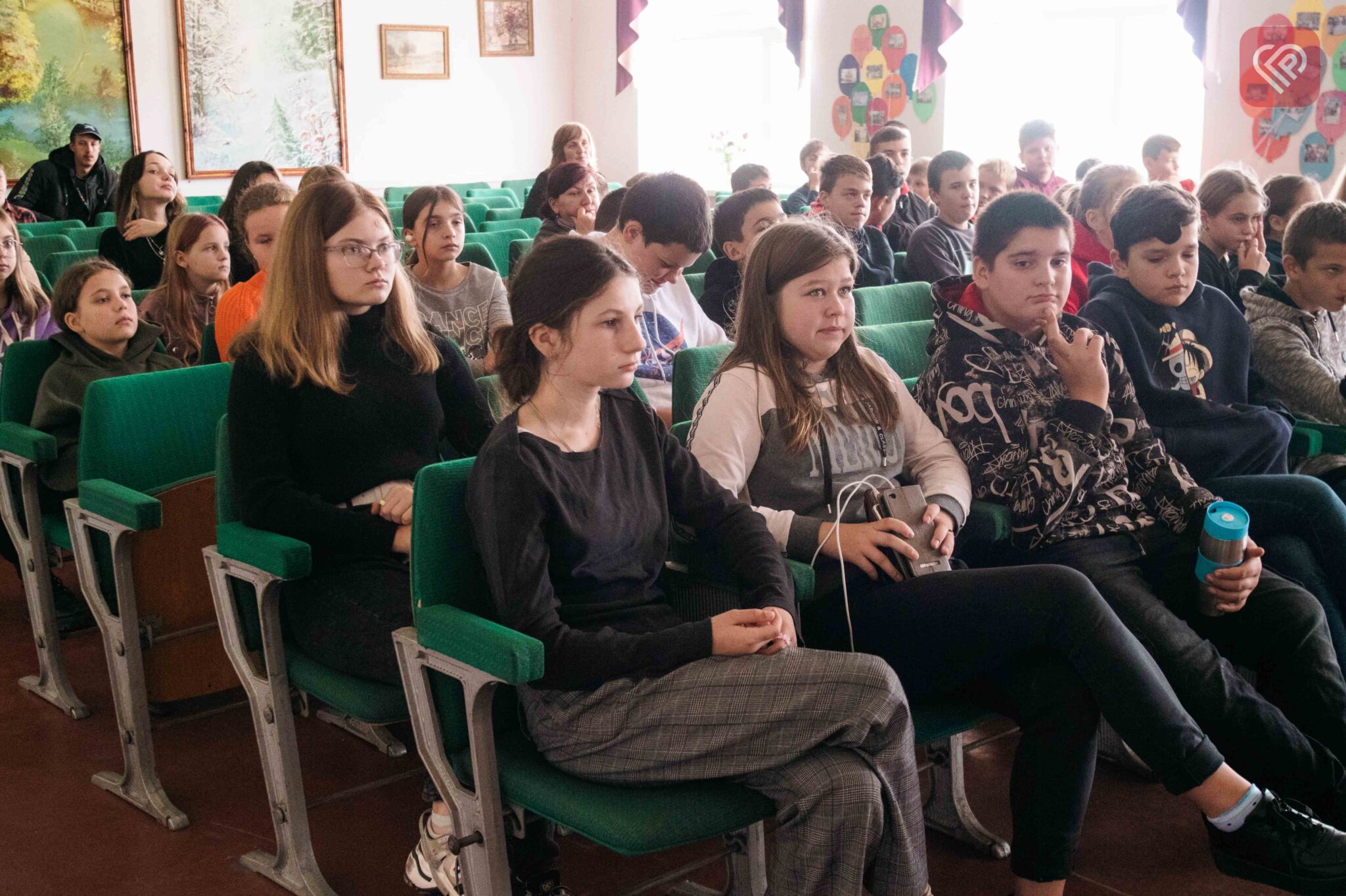 Ганна Плаван познайомила учнів із діяльністю переяславського притулку для собак «У добрі руки»