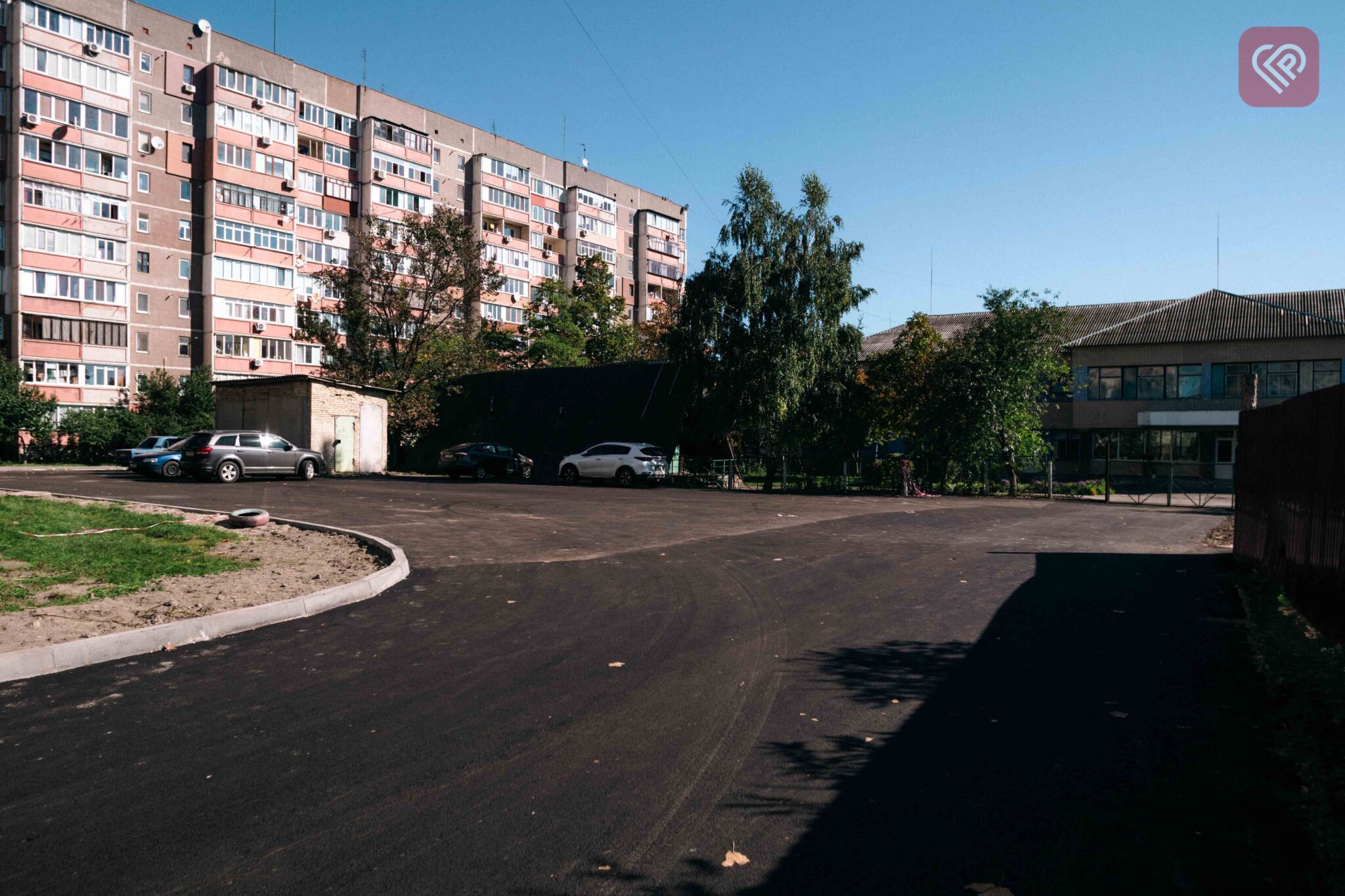 Ремонт та асфальтування під’їзного шляху на Можайській, 9 завершено – Вячеслав Саулко та Олександр Гончаренко (відео від ProSlav)