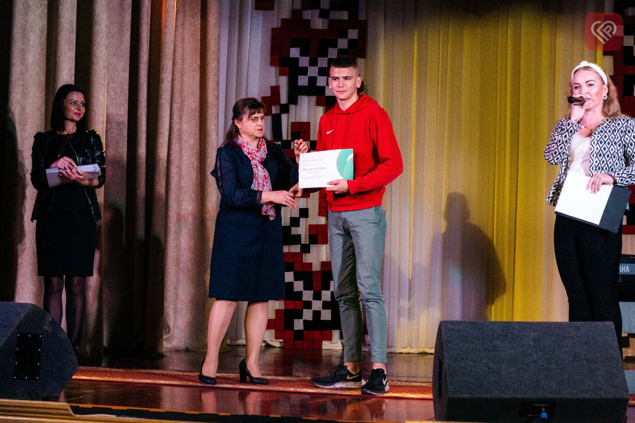 Степендіатів Переяславської міської ради нарешті вдалося зібрати разом задля нагородження: фоторепортаж від ProSlav