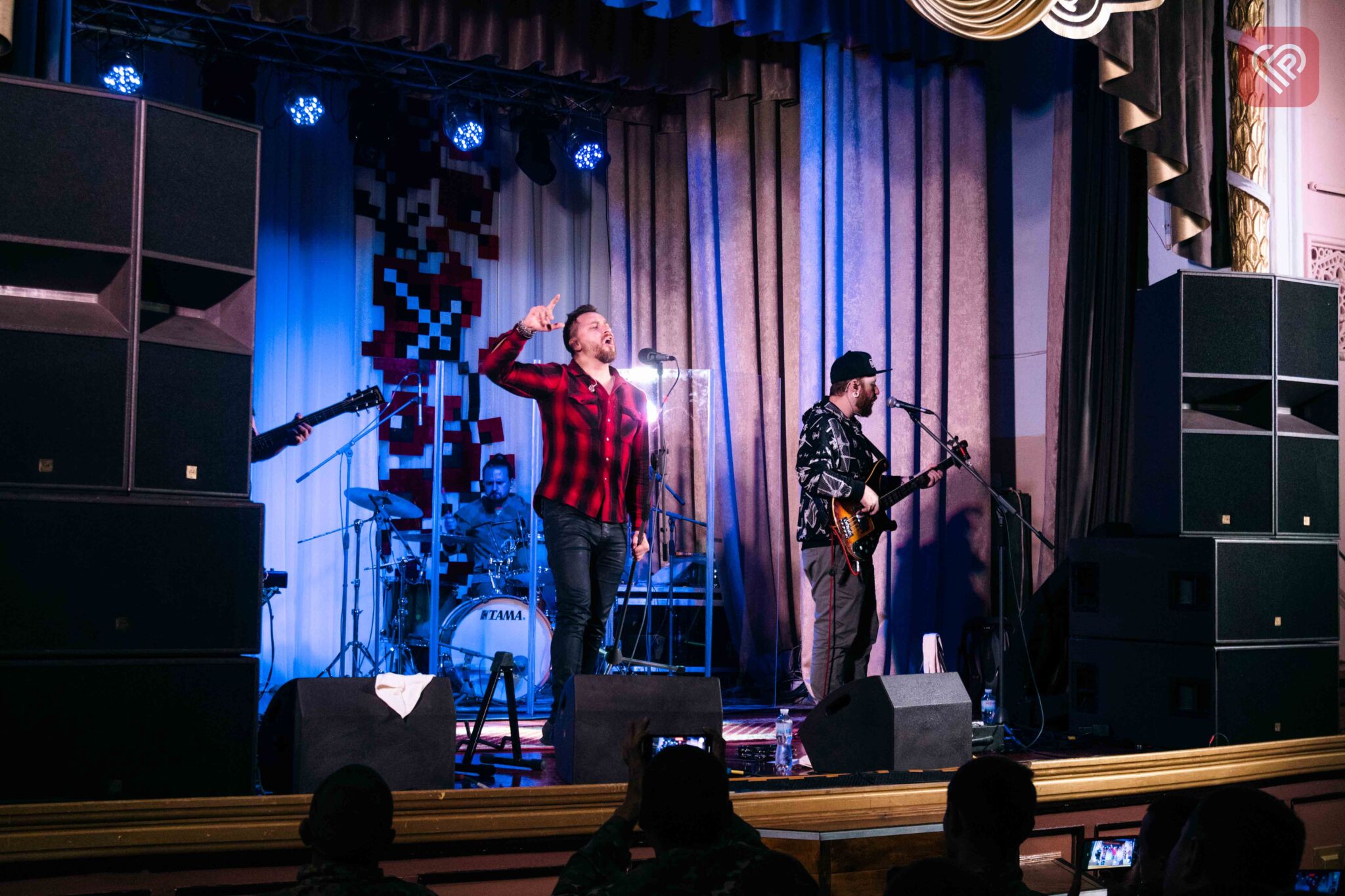 Гурт СКАЙ та SANNA у Переяславі дали концерт для військовослужбовців та рятувальників: фоторепортаж ProSlav