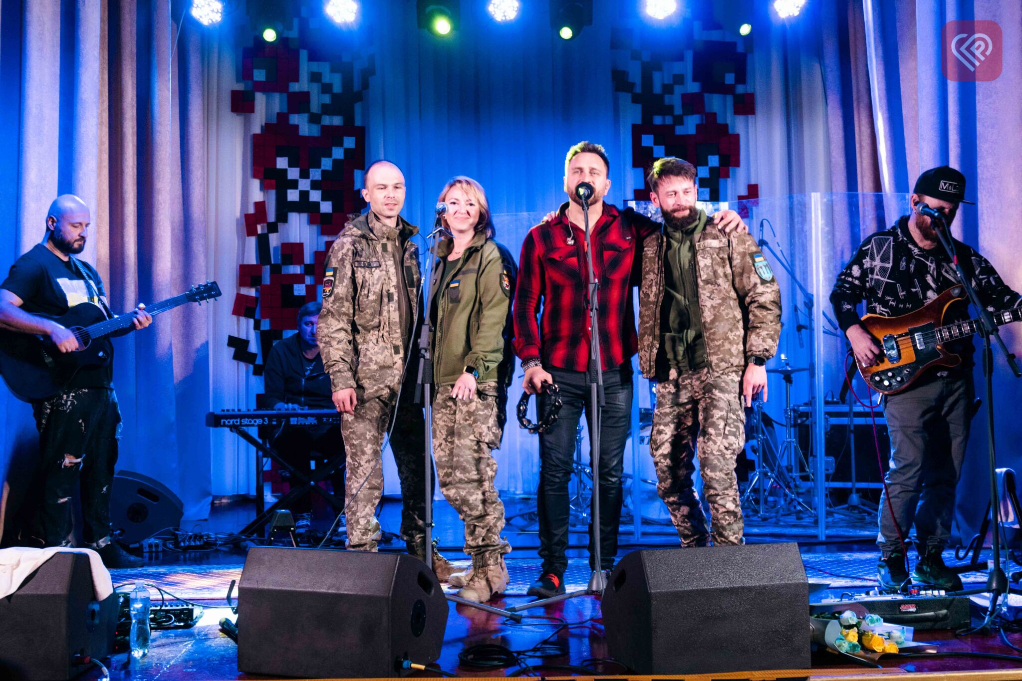 Гурт СКАЙ та SANNA у Переяславі дали концерт для військовослужбовців та рятувальників: фоторепортаж ProSlav