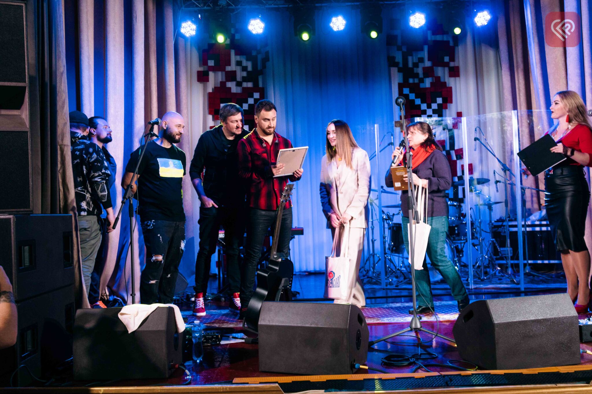 Гурт СКАЙ та SANNA у Переяславі дали концерт для військовослужбовців та рятувальників: фоторепортаж ProSlav