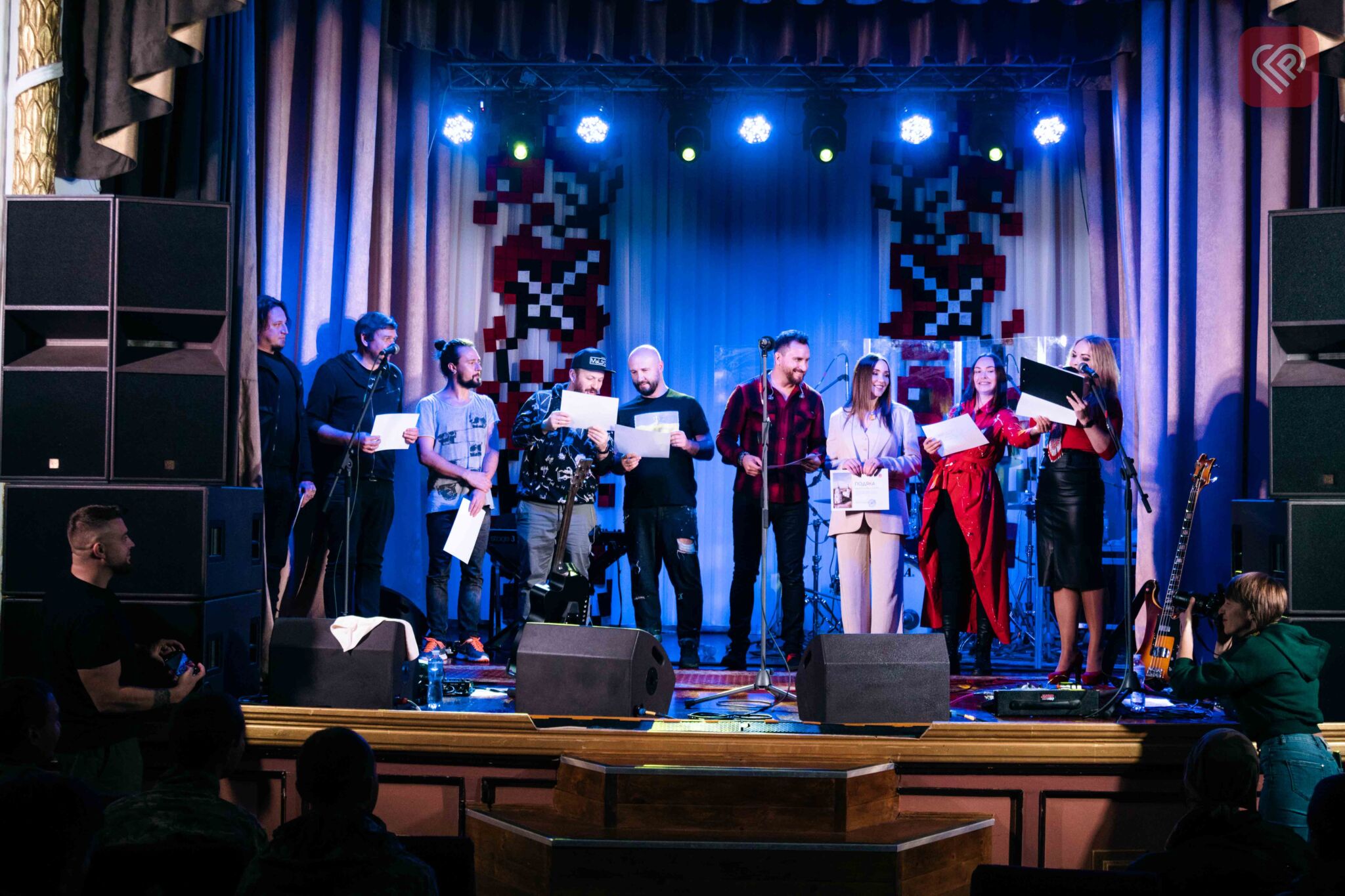 Гурт СКАЙ та SANNA у Переяславі дали концерт для військовослужбовців та рятувальників: фоторепортаж ProSlav