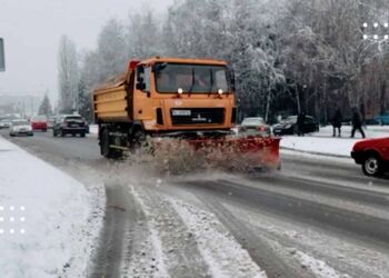 Комунальники громади вже долають наслідки першого снігопаду у Переяславі – відео від ProSlav
