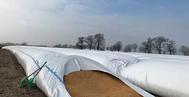 Зберігання зерна в рукавах