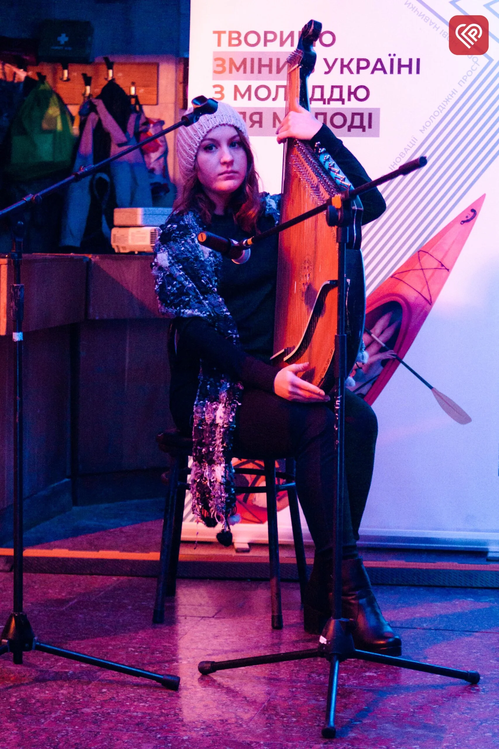 Cуботній вечір як змога навчитися стрінг-арту чи проявити талант у відкритому мікрофоні – фоторепортаж ProSlav