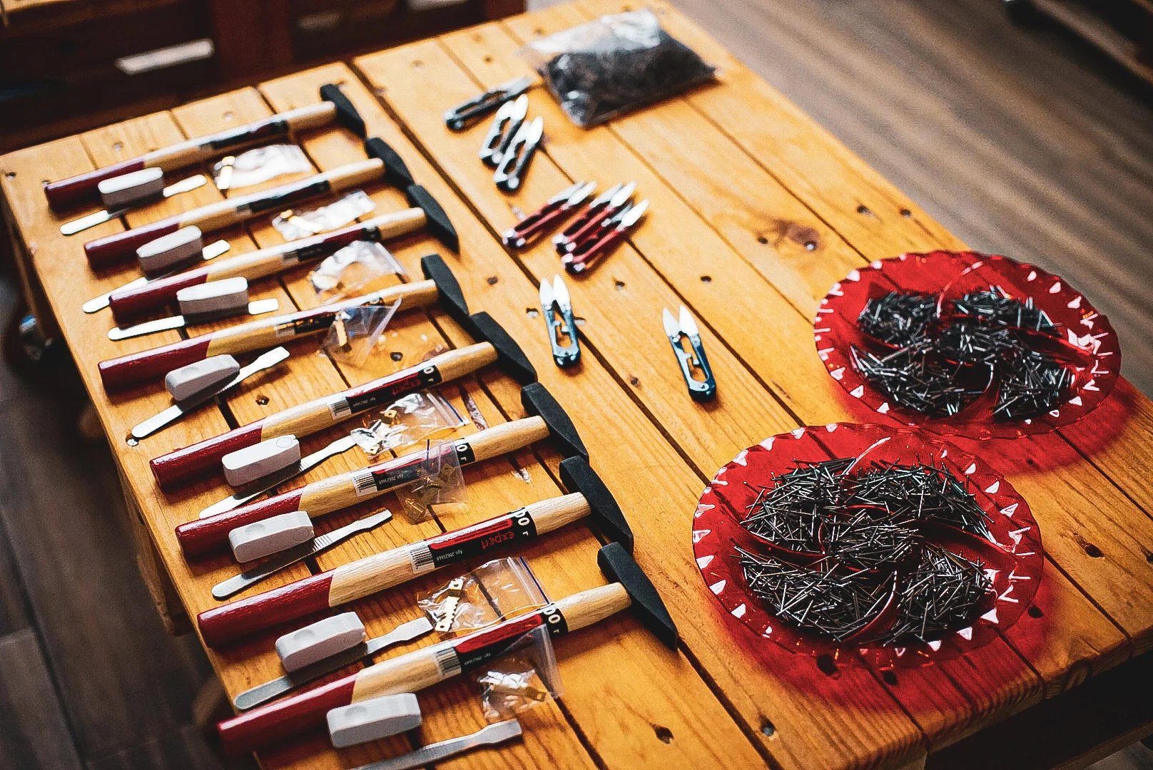 «Не потрібно бути ідеальним, щоб створювати щось насправді красиве»: відверта розмова з місцевим художником Сергієм Чемерисом