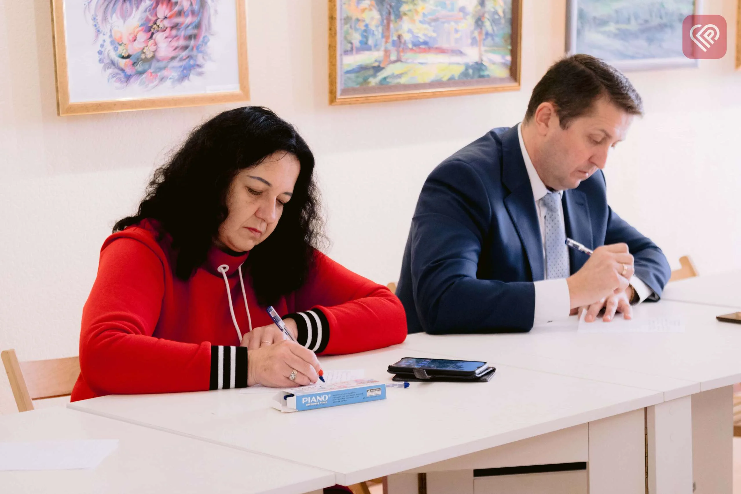 Працівники культури писали диктант в галереї Центру культури і мистецтв