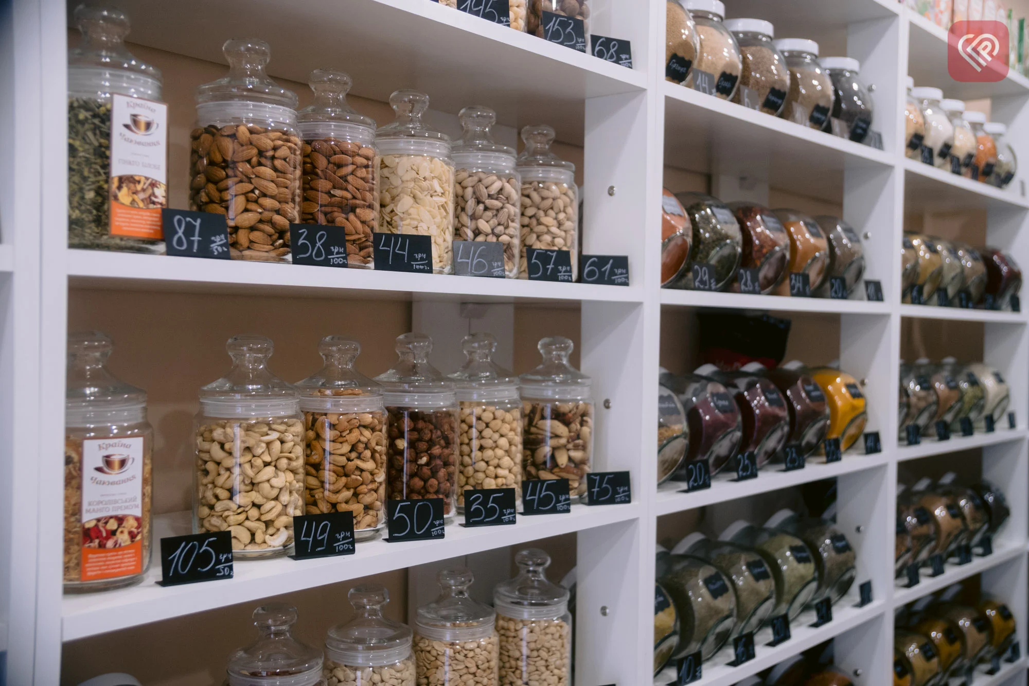 Переселенці з Херсонщини відкрили в Переяславі крамницю «Куркума» - вражають великим асортиментом, помірними цінами та любов’ю до своєї справи