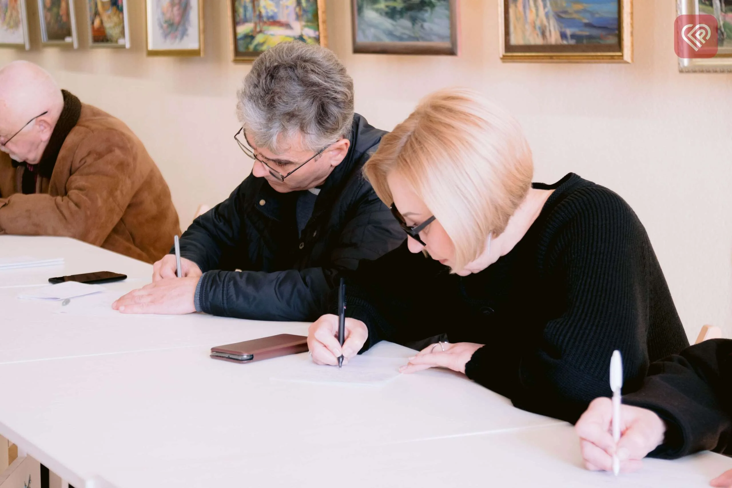 Працівники культури писали диктант в галереї Центру культури і мистецтв