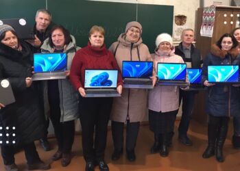 Освітяни Студениківської громади отримали новенькі ноутбуки – це допоможе створити належні умови для дистанційного навчання