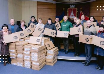 Педагоги Переяславської громади отримали 135 ноутбуків для проведення дистанційних навчань