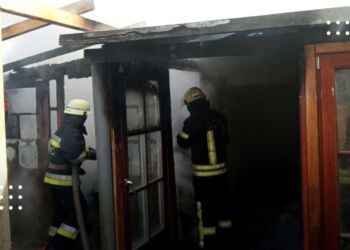 У Переяславі сталася пожежа: горіла господарча будівля (фото та відео)
