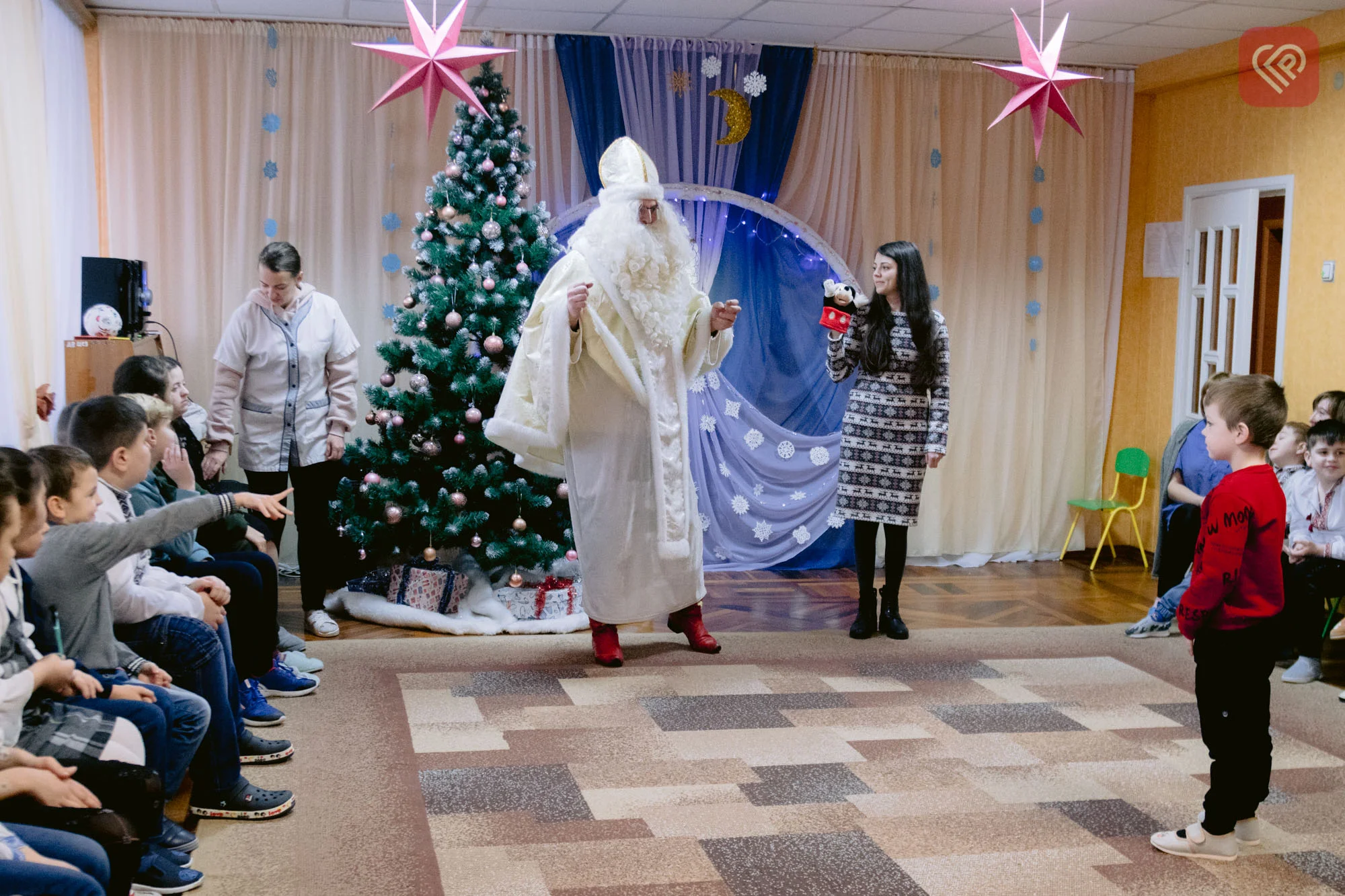 Для дітей з особливими потребами влатували свято до Дня Святого Миколая - фоторепортаж