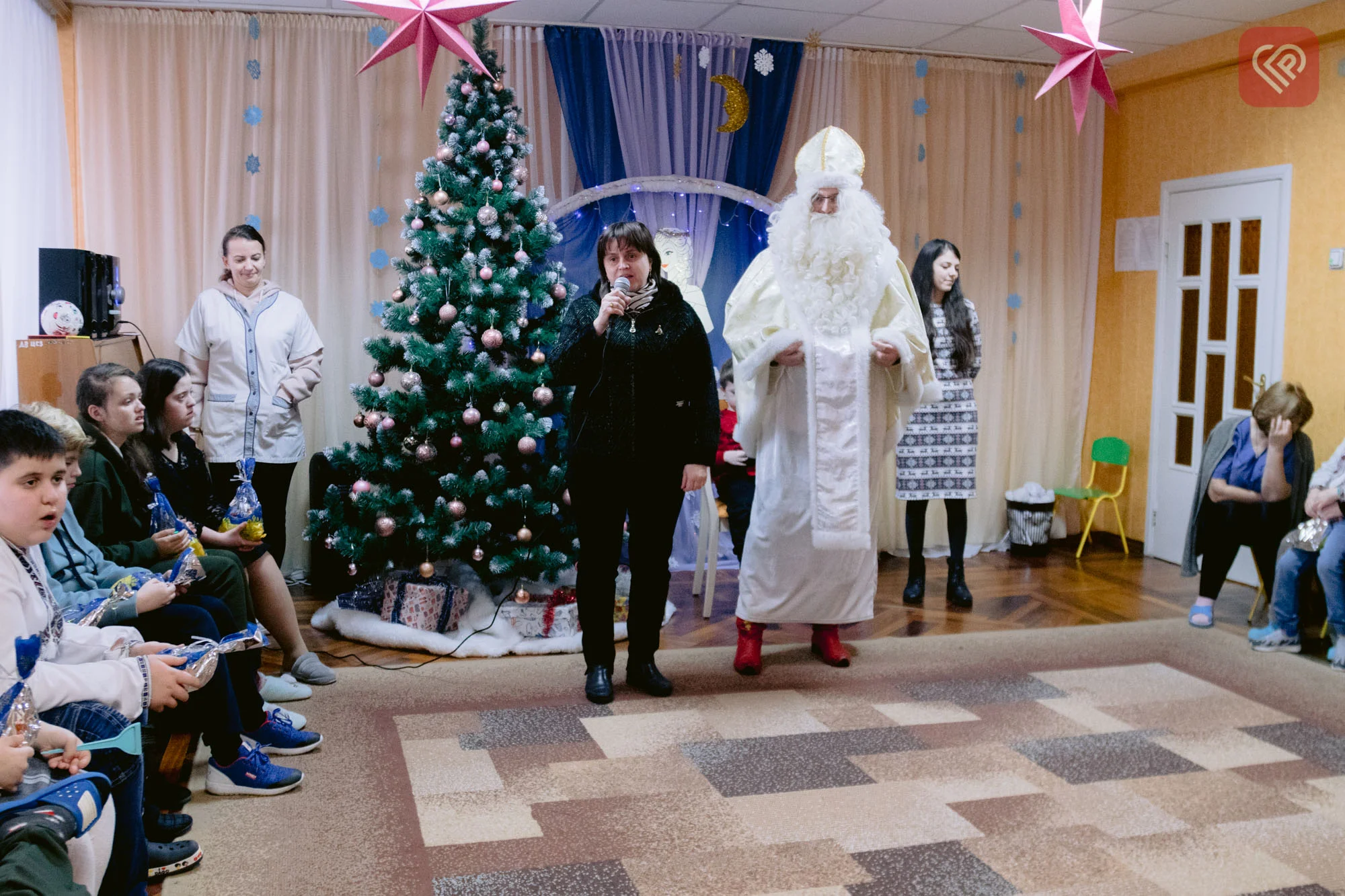 Для дітей з особливими потребами влатували свято до Дня Святого Миколая - фоторепортаж