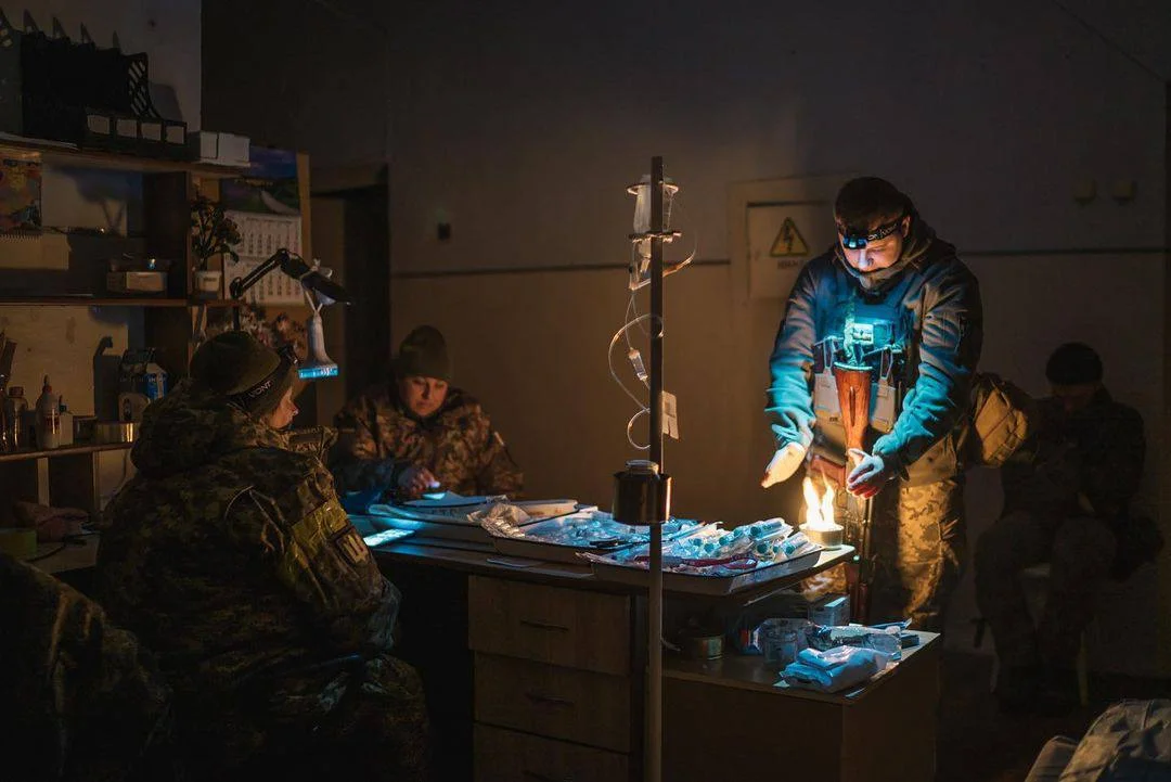 «Наша перемога здобувається силою зброї та силою духу»: Зеленський опублікував добірку фото незламних українців