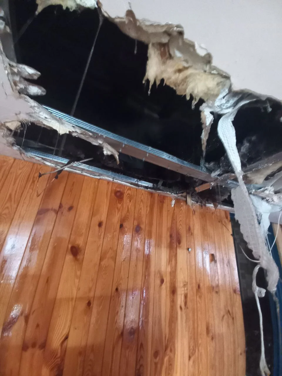 Пожежа на Переяславщині: горіла підвісна стеля (фото з місця подій)