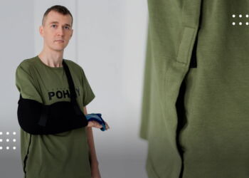 Українські дизайнери одягу розробили спеціальну лінійку спрямовану для поранених бійців. Кожен бажаючий може долучитись до допомоги